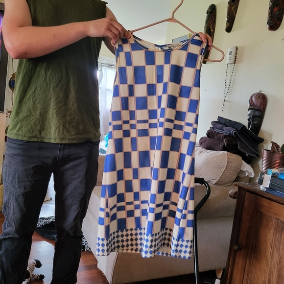 Ladies Dresses - Picture 3 of 6